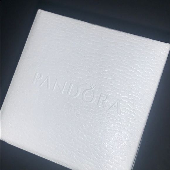 Size ‘6 Women’s Pandora Ring - Picture 3 of 3